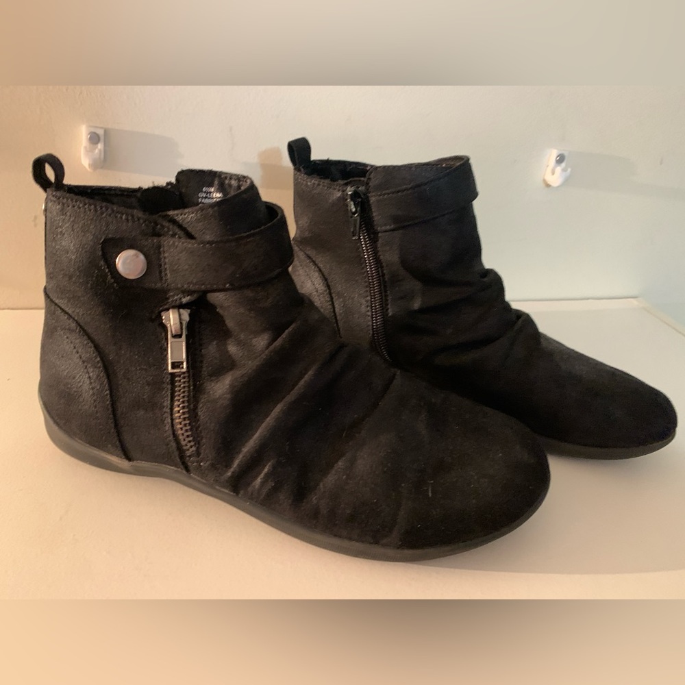 Gloria Vanderbilt Black Suede Ankle Boots Women's Size